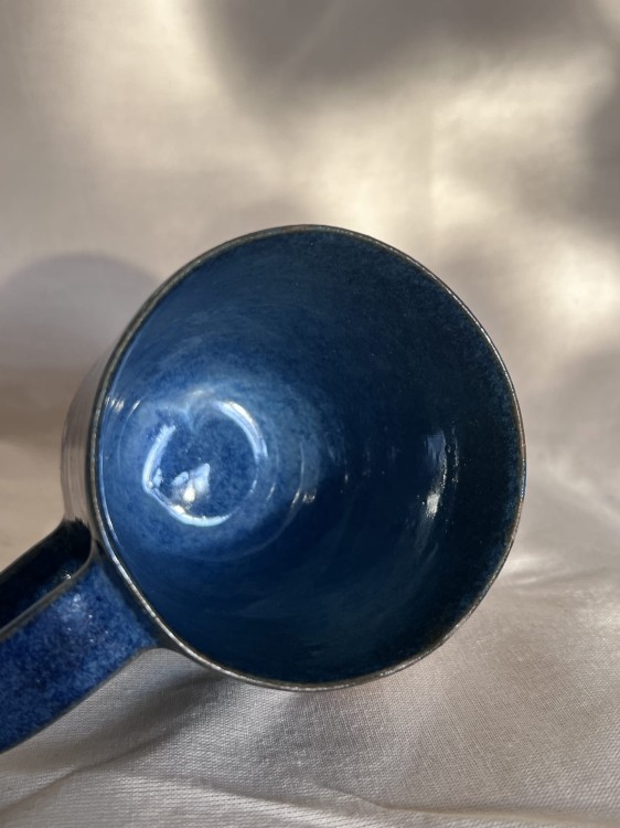 kubek ceramiczny granatowy z żółtym dolarem