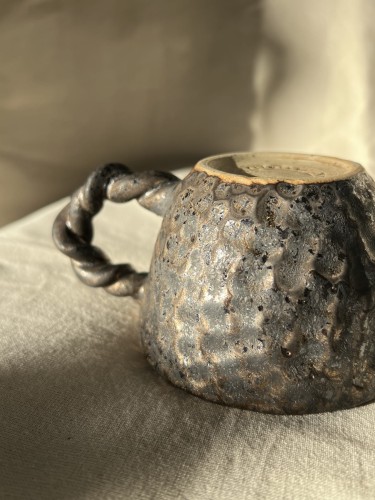 ceramiczna złota filiżanka