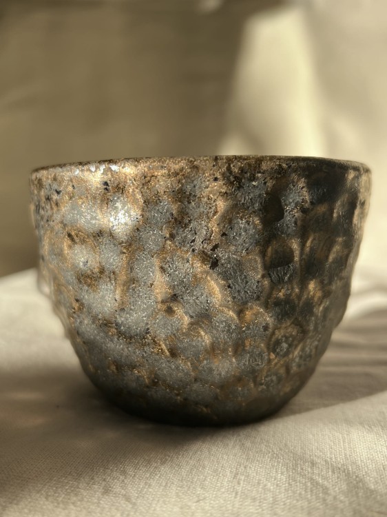 ceramiczna złota filiżanka